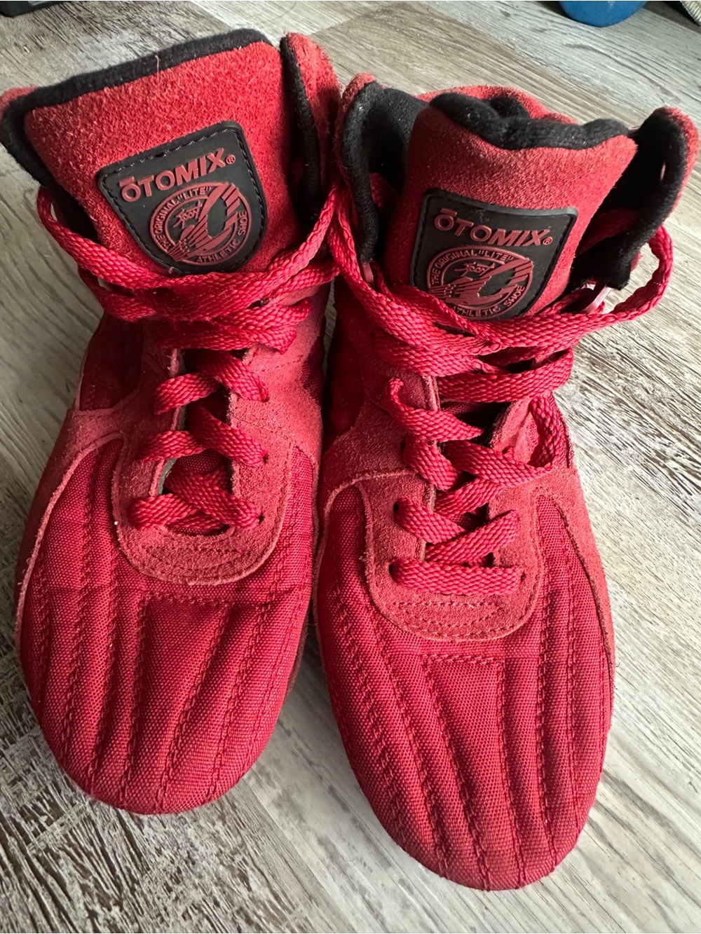 Otomix Women's Red Athletic High-Top Training Shoes